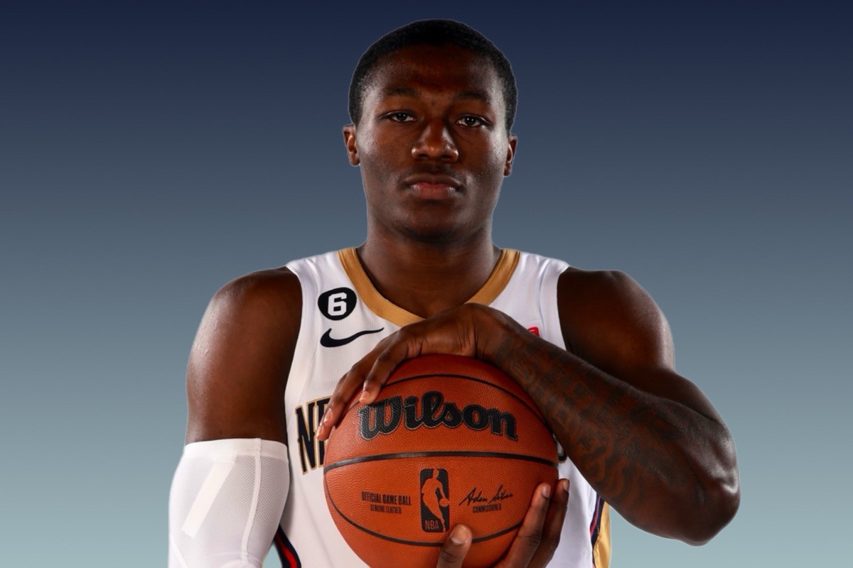 Magic Sign Free Agent Daeqwon Plowden; Waive Miye Oni